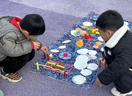 中班上学期生活花絮（趣味拼摆）
