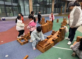 中班下学期生活花絮（户外建构）