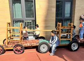 中班下学期生活花絮（我们的公交车）