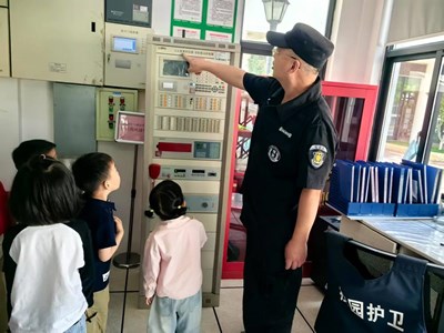 中五班下学期生活花絮（探秘幼儿园）