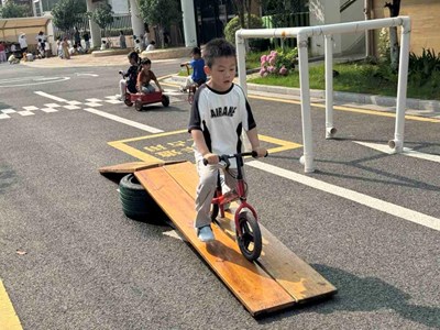 中班下学期生活花絮（骑行区游戏）