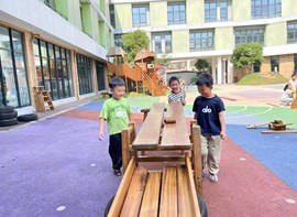 中班下学期生活花絮（大院子游戏）