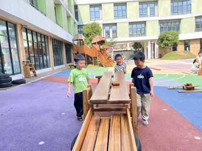 中班下学期生活花絮（大院子游戏）