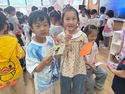中班下学期生活花絮（我和好朋友）